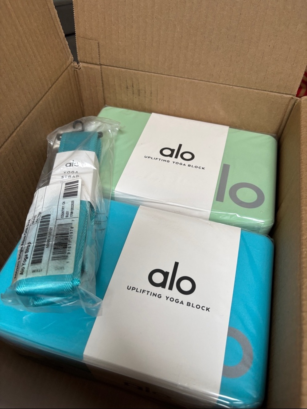 Alo Uplifting Yoga Blocks + Yoga Strap Prefect
